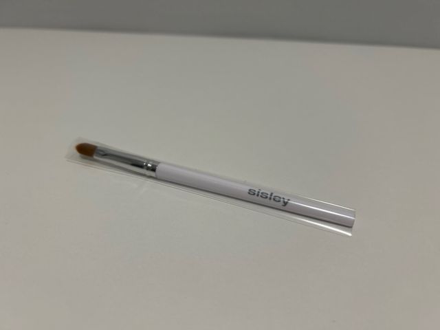 Pincel corrector ojera marca Sisley