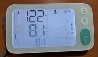 Tensiómetro de brazo digital brazalete mide pulso