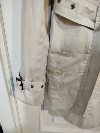Gabardina mujer con bolsillos delan
