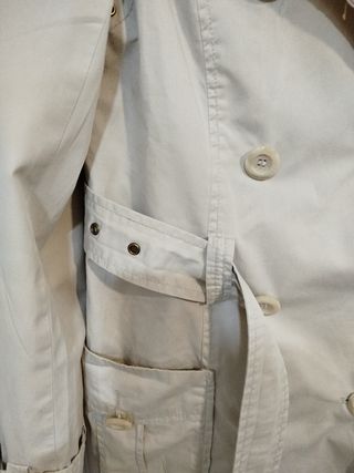 Gabardina mujer con bolsillos delan