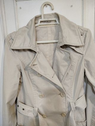 Gabardina mujer con bolsillos delan