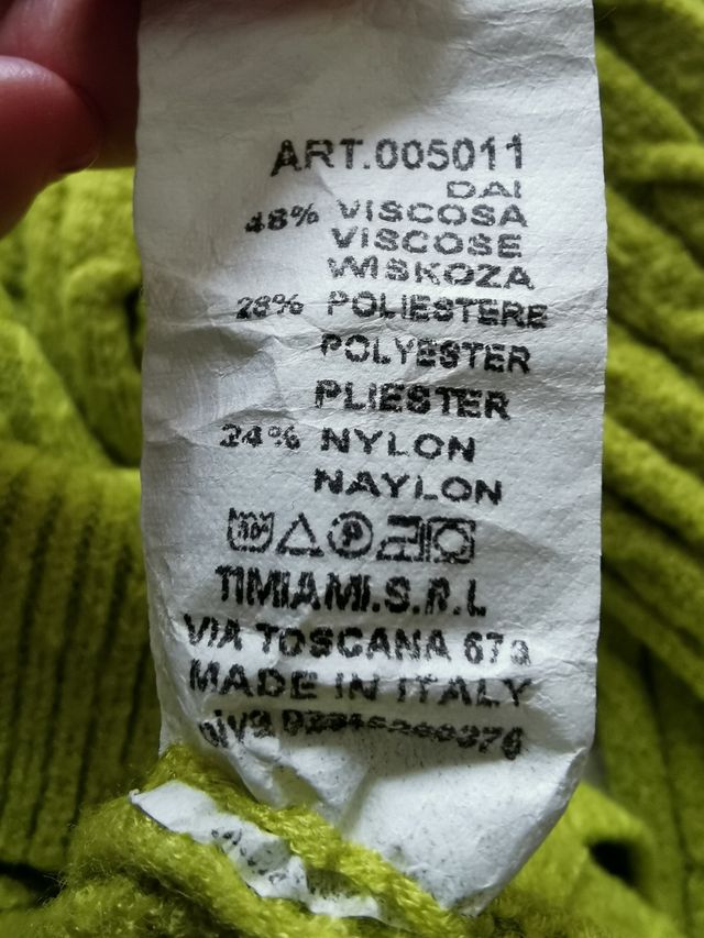 Cárdigan corta con botones joya