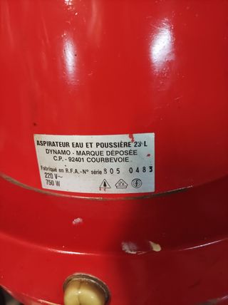 Aspirador en seco y húmedo de 23 litros