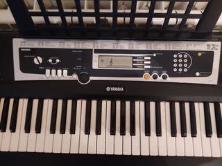 Teclado Yamaha 
