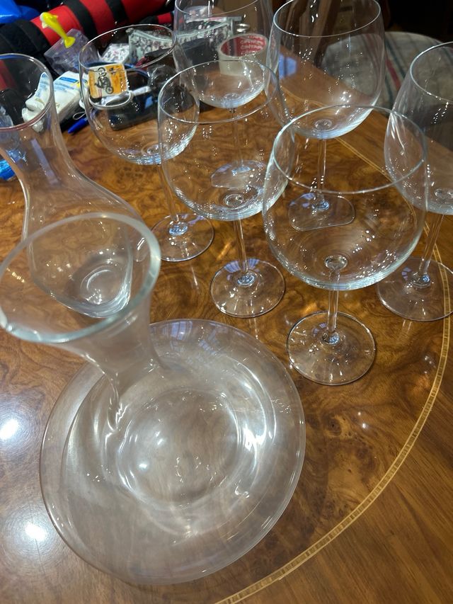 Copas de vino y decantadores