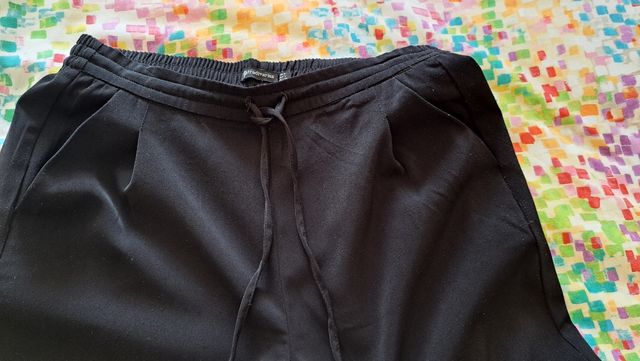 Pantalón negro pitillo