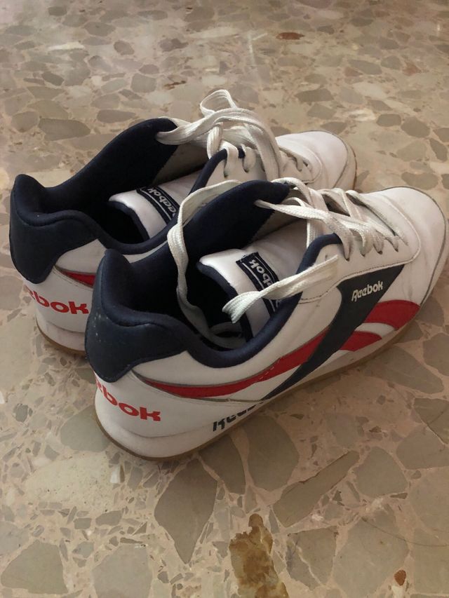 Zapatillas Reebok y dos pares de regalo