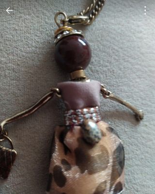 Colgante de muñeca articulada