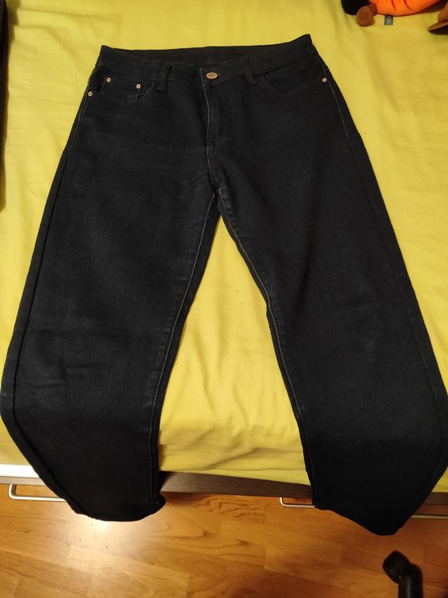 Pantalón vaquero oscuro