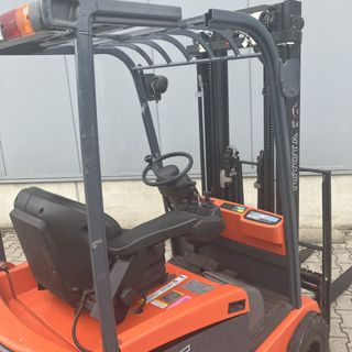 CARRETILLA TOYOTA COMPACTA TRIPLEX