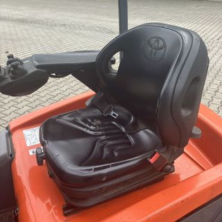 CARRETILLA TOYOTA COMPACTA TRIPLEX