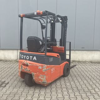 CARRETILLA TOYOTA COMPACTA TRIPLEX