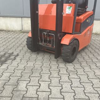 CARRETILLA TOYOTA COMPACTA TRIPLEX