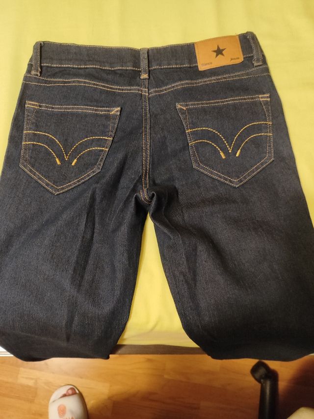 Pantalón vaquero oscuro