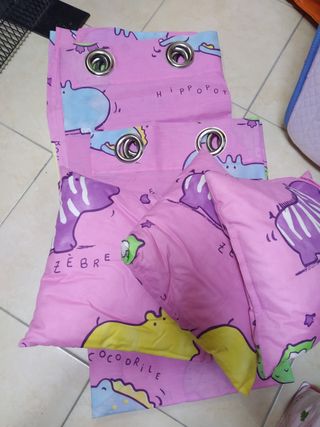 Conjunto cortinados e almofadas