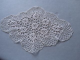 Centrino ovale, lavorazione uncinetto