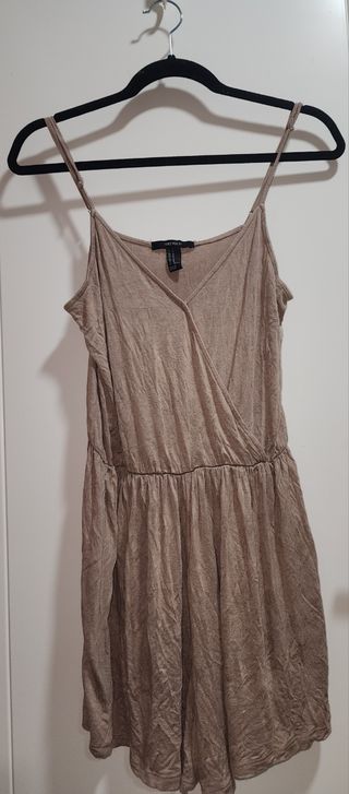 LOTE DE ROPA 5 PRENDAS, 4 TENIDAS.
SIN USO