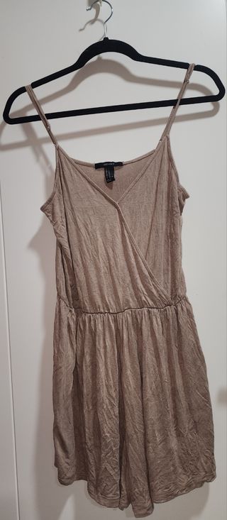 LOTE DE ROPA 5 PRENDAS, 4 TENIDAS.
SIN USO