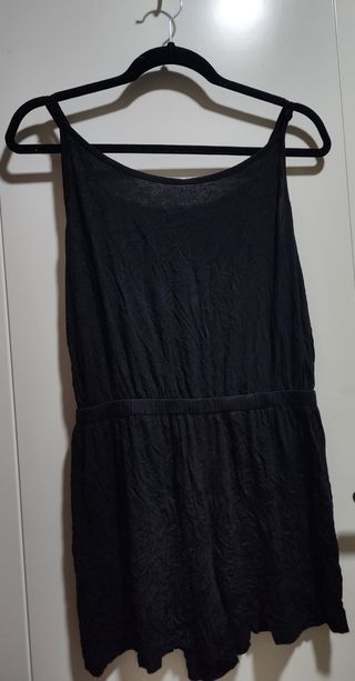 LOTE DE ROPA 5 PRENDAS, 4 TENIDAS.
SIN USO