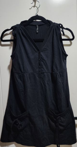 LOTE DE ROPA 5 PRENDAS, 4 TENIDAS.
SIN USO