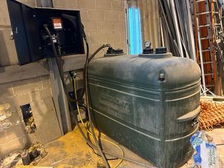 Deposito de gas-oil, bomba y contador