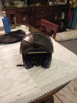 Casco de moto abatible 