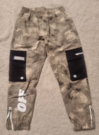 Pantaloni stile mimetico 