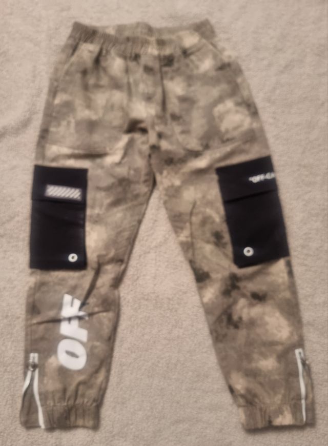 Pantaloni stile mimetico