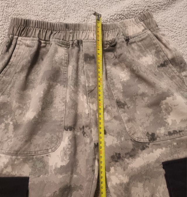 Pantaloni stile mimetico