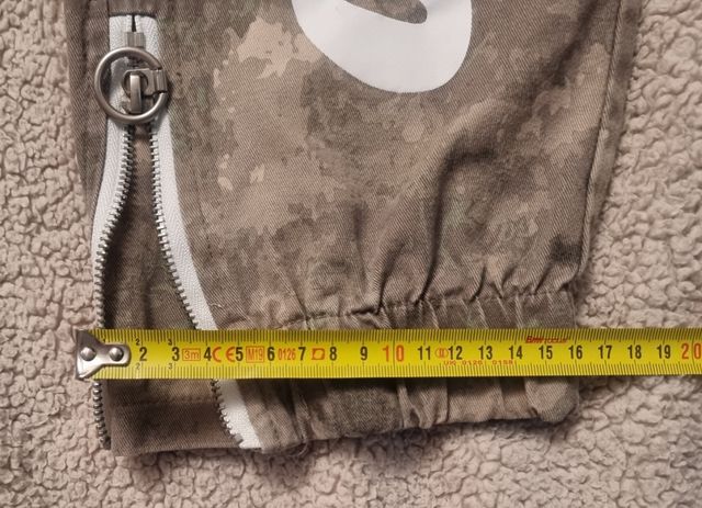 Pantaloni stile mimetico