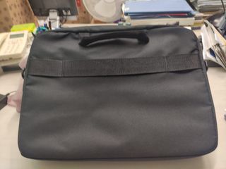 Funda portátil Amazon Basics