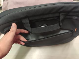 Funda portátil Amazon Basics