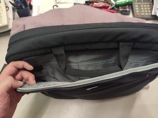 Funda portátil Amazon Basics