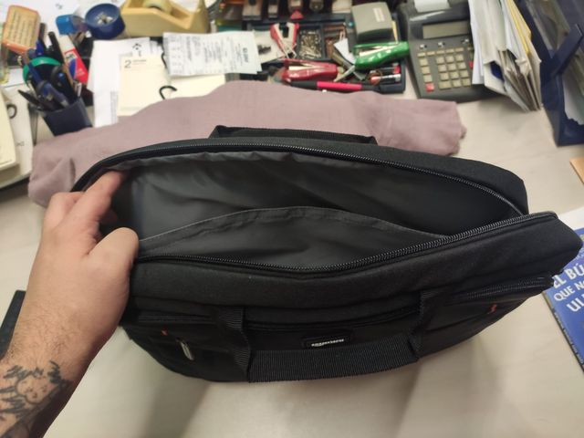 Funda portátil Amazon Basics