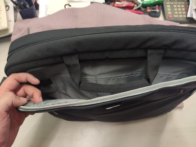 Funda portátil Amazon Basics