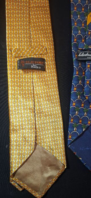 Corbata seda Salvatore Ferragamo y más.