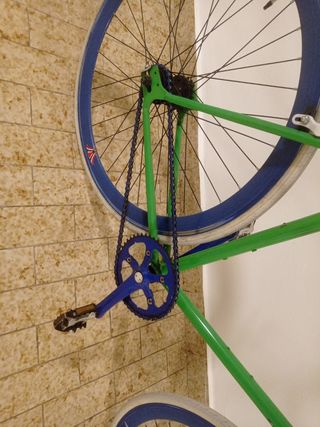 Bicicletta scatto fisso