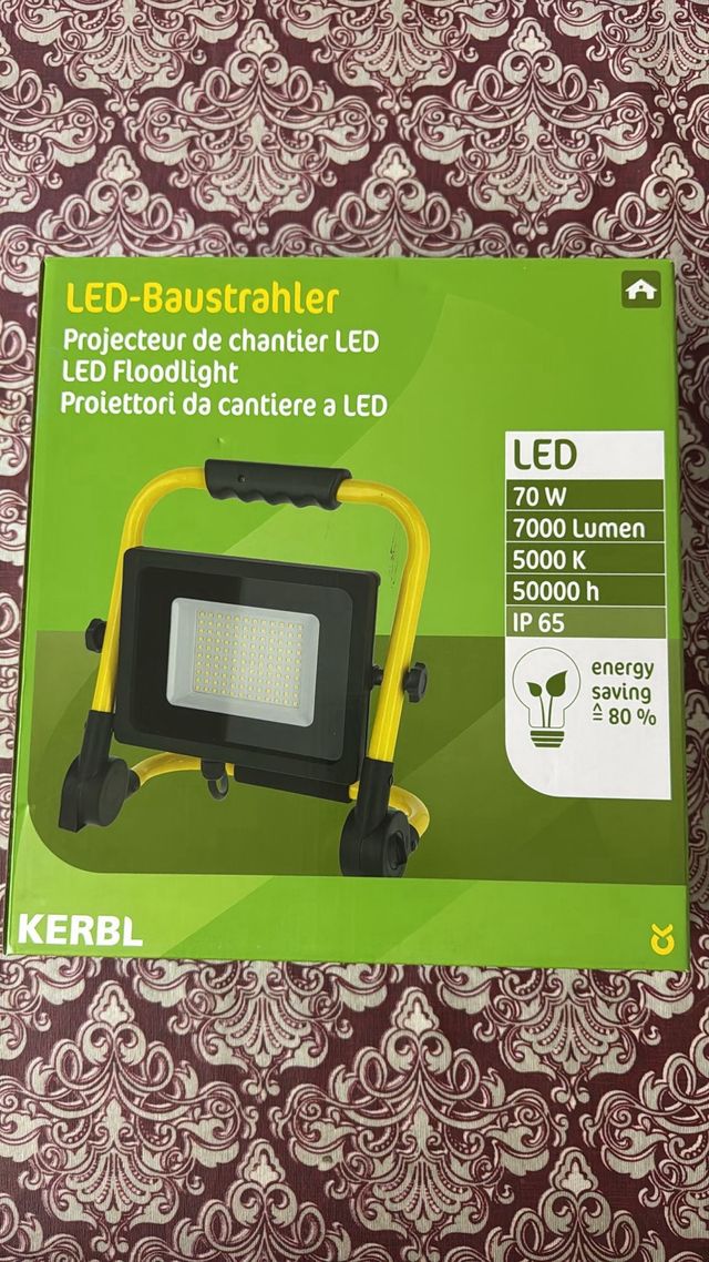 Proiettore LED 70W: potente, robusto e regolabile
