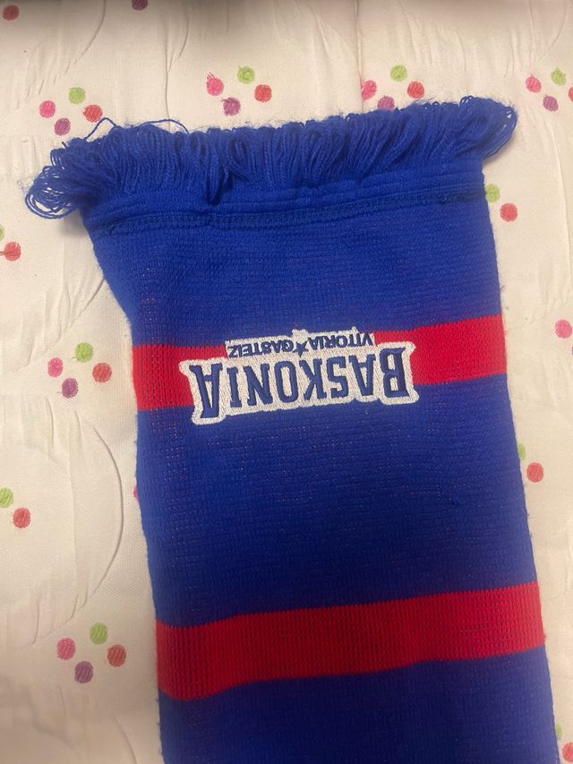 BUFANDA TAU BASKONIA ANTIGUA