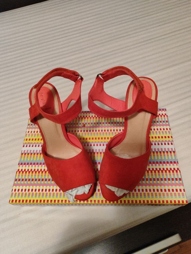 Sandalia de vestir roja