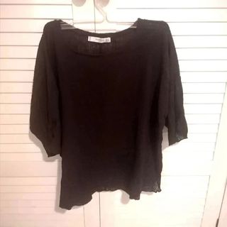 Blusa negra vaporosa Mango