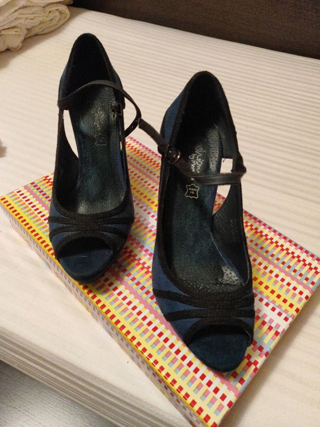 Sandalia de piel azulona y Marino