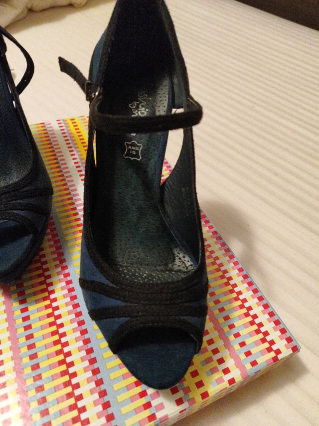 Sandalia de piel azulona y Marino