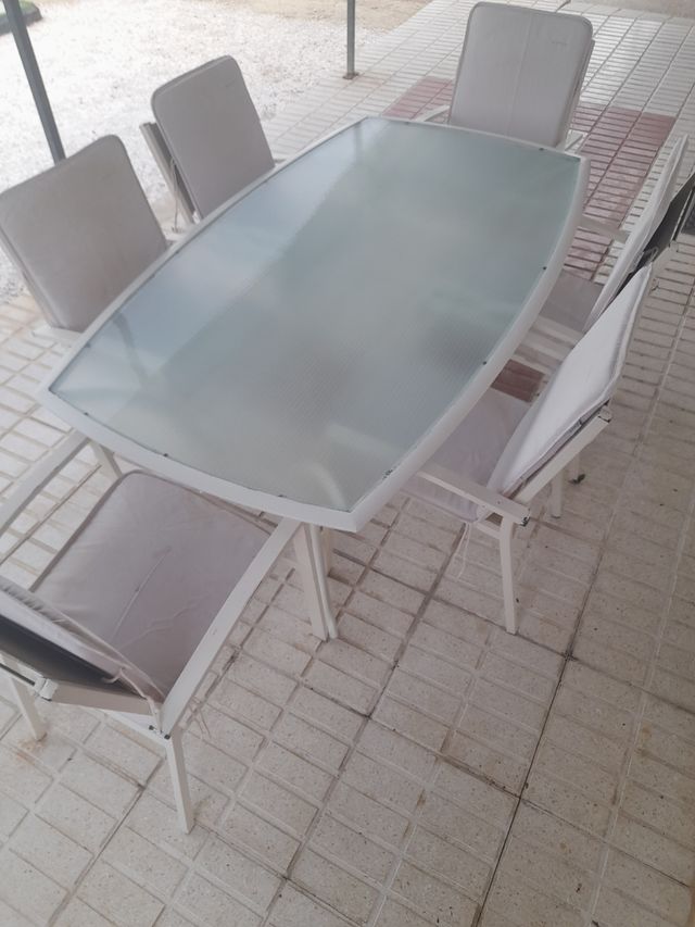 Conjunto de mesa con 6 sillas