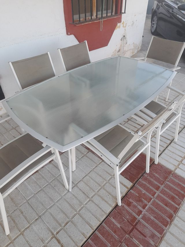 Conjunto de mesa con 6 sillas