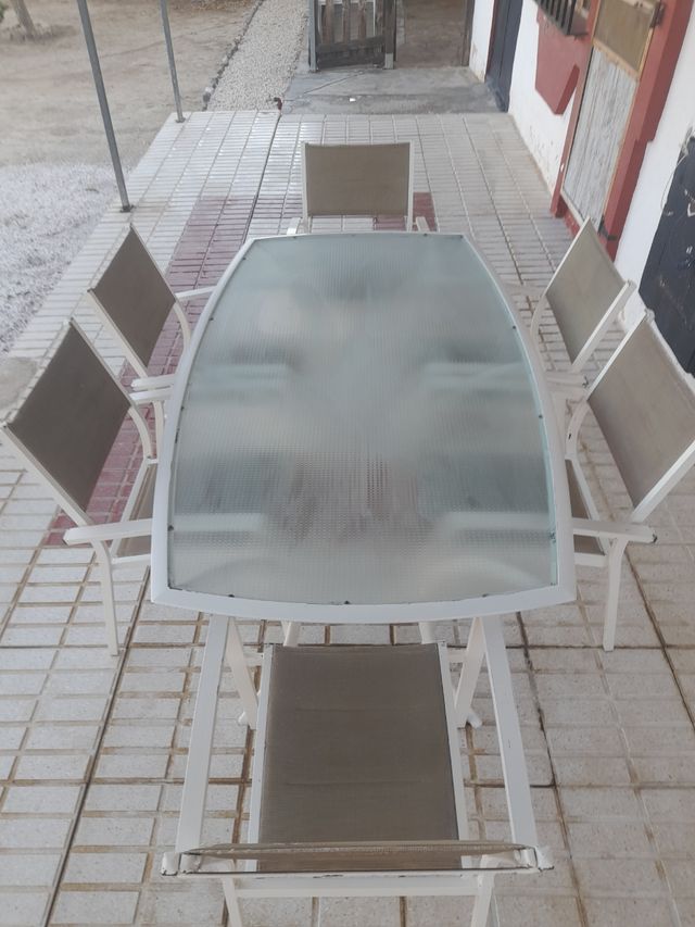 Conjunto de mesa con 6 sillas