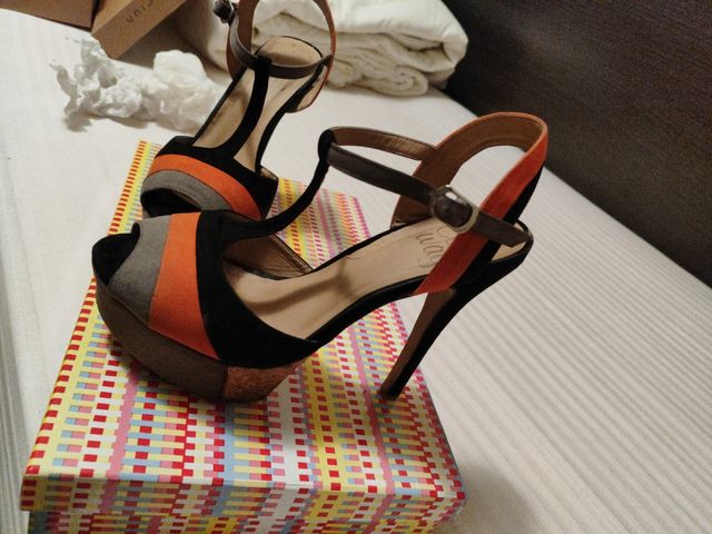 Sandalia en tres tonos