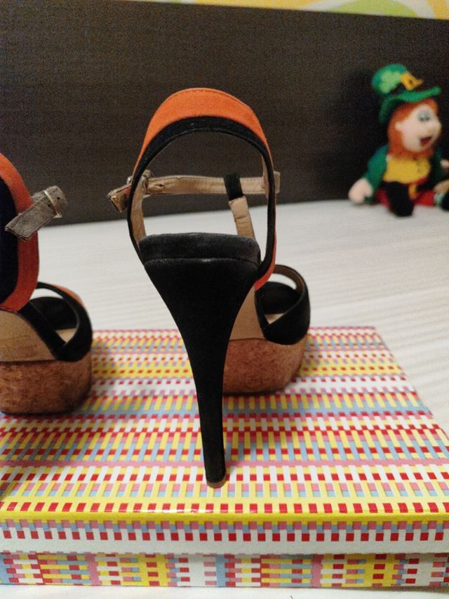 Sandalia en tres tonos