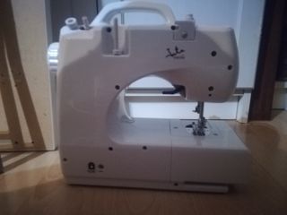 Maquina de coser Jata