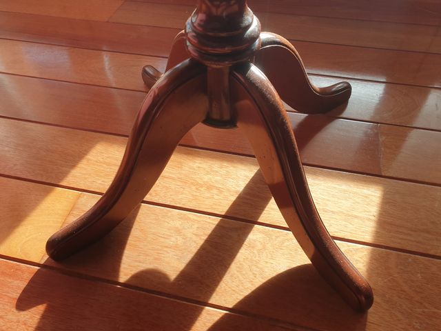 MESA VELADOR ANTIGUA MADERA ROBLE - COMO NUEVA